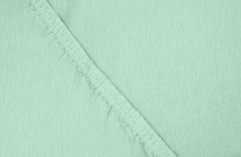 Простыня на резинке Ecotex, цвет: светло-зеленый, 160 х 200 см10503 Простыня на резинке Ecotex, цвет: светло-зеленый, 160 х 200 см10503Здоровый сон – залог хорошего самочувствия на протяжении всего дня. Простыня на резинке по всему периметру – это очень удобно! Она всегда ровно, без единой морщинки, застилает матрас. Легко заправляется и фиксируется с помощью «юбки» с резинкой по всему периметру. Нежное прикосновение к телу бархатного на ощупь хлопка, мягкая фактура ткани – вот основное преимущество трикотажных простыней на резинке. Они практичны в уходе, не требуют глажения после стирки, мягкие, экологичные, защищают матрас от загрязнений.