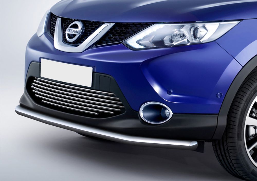 Решетка бампера Rival для Nissan Qashqai 2013-AdvoCam-FD-ONE Решетка бампера Rival для Nissan Qashqai 2013-AdvoCam-FD-ONEСтильная решетка бампера Rival придает Вашему автомобилю индивидуальность и выделяет его в насыщенном городском потоке, защищает радиатор от повреждений.- Произведена из высококачественной нержавеющей стали (марка AISI 304, толщина стенки 1,5 мм, диаметр трубочек 10 мм) обеспечивает долговечную эксплуатацию. - Гарантия на сквозную коррозию и на целостность сварных швов - 5 лет.- Использование электроплазменной полировки позволяет добиться качественной равномерной зеркальной поверхности.- Простая установка в штатные места крепления не требует сверления и дополнительной доработки автомобиля. Установка занимает не более 15 минут.- Продукт сертифицирован, нет проблем с постановкой на учет.- Производство на высокоточном оборудовании позволяет изготовить индивидуальный продукт с высокой точностью повторения геометрии автомобиля.- В комплекте крепеж и инструкция по установке.Совместимость с дополнительным оборудованием и аксессуарами Rival и с большинством оригинальных аксессуаров.