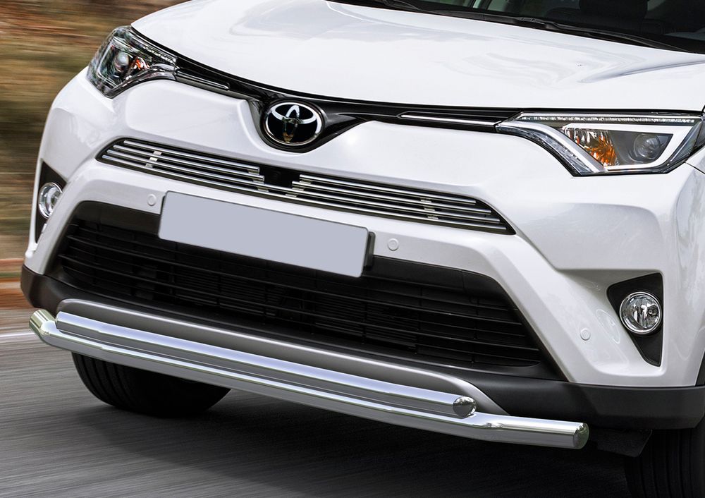 Решетка радиатора Rival для Toyota Rav 4 2015-, верхняя для автомобиля с передней камерой4620019034603 Решетка радиатора Rival для Toyota Rav 4 2015-, верхняя для автомобиля с передней камерой4620019034603Стильная решетка радиатора Rival придает Вашему автомобилю индивидуальность и выделяет его в насыщенном городском потоке, защищает радиатор от повреждений.- Произведена из высококачественной нержавеющей стали (марка AISI 304, толщина стенки 1,5 мм, диаметр трубочек 10 мм) обеспечивает долговечную эксплуатацию. - Гарантия на сквозную коррозию и на целостность сварных швов - 5 лет.- Использование электроплазменной полировки позволяет добиться качественной равномерной зеркальной поверхности.- Простая установка в штатные места крепления не требует сверления и дополнительной доработки автомобиля. Установка занимает не более 15 минут.- Продукт сертифицирован, нет проблем с постановкой на учет.- Производство на высокоточном оборудовании позволяет изготовить индивидуальный продукт с высокой точностью повторения геометрии автомобиля.- В комплекте крепеж и инструкция по установке.Совместимость с дополнительным оборудованием и аксессуарами Rival и с большинством оригинальных аксессуаров.