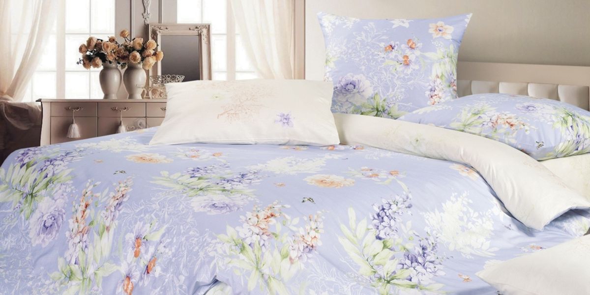 Комплект белья Ecotex Гармоника Берта, евро, наволочки 70х70 и 50х7010503 Комплект белья Ecotex Гармоника Берта, евро, наволочки 70х70 и 50х7010503Комплект белья Ecotex Гармоника - это уникальное сочетание мягкости и нежности благородного сатина со свежими дизайнерскими решениями. Комплект выполнен из ткани сатин-комфорт. Шелковистая нежность и воздушная мягкость натуральной, экологически чистой ткани наполнит ваш день гармонией. Постельное белье из сатина дарит ни с чем не сравнимые тактильные ощущения, погружая в особый мир безмятежного сна и комфорта. Комплект состоит из пододеяльника, простыни и четырех наволочек. Изделия дополнены красивым рисунком. Сатиновая коллекция Гармоника рассчитана на взыскательных потребителей, ценящих стиль, оригинальный дизайн, комфорт и нежное прикосновение ткани.