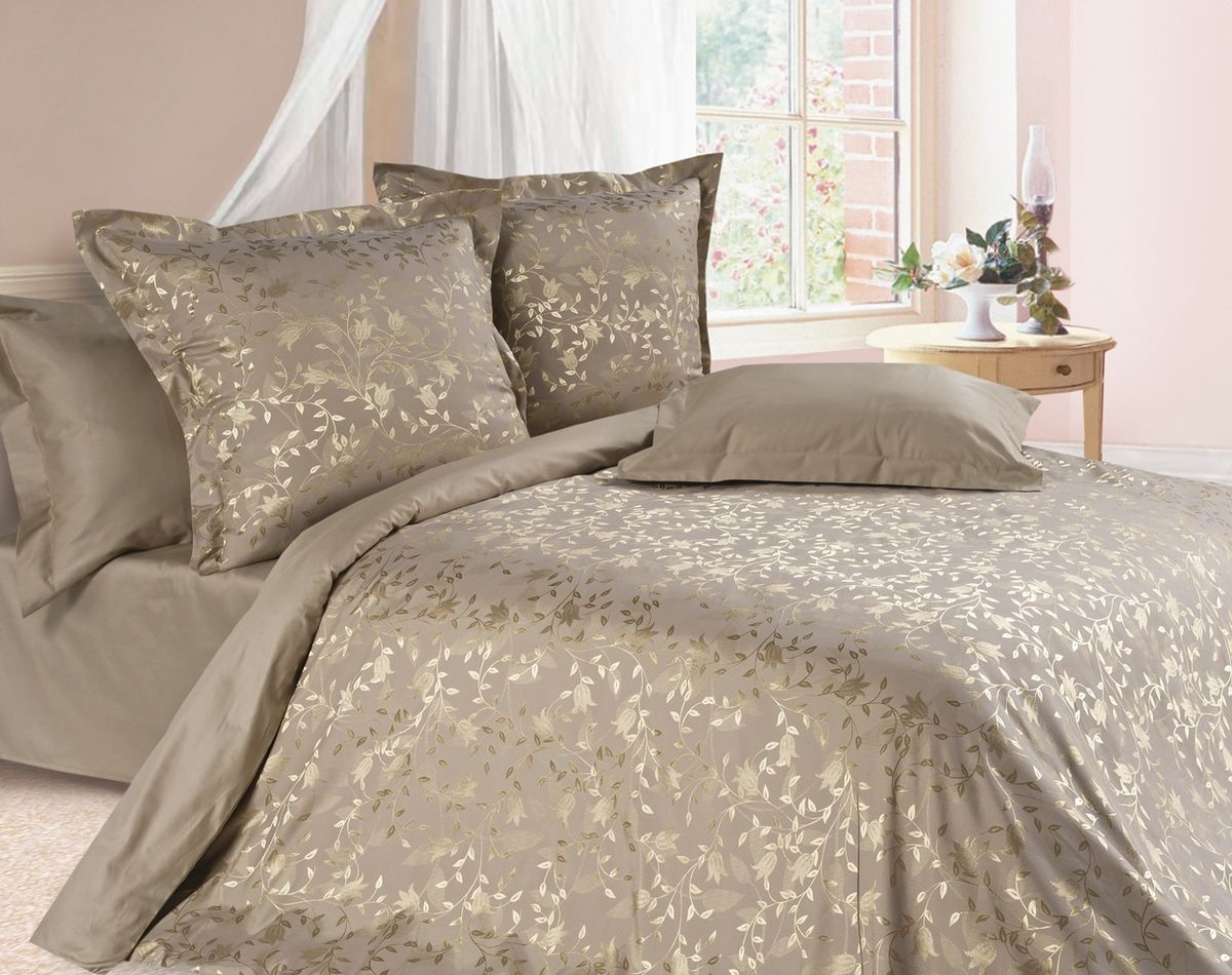 Комплект белья Ecotex Эстетика Брианза, семейный, 50x70 и 70x70 см10503 Комплект белья Ecotex Эстетика Брианза, семейный, 50x70 и 70x70 см10503Комплект постельного белья включает в себя семь предметов: простыню, два пододеяльника и четыре наволочки, выполненные из сатина.Белье из сатина долговечно и выдерживает большое число стирок.Размер простыни: 220 x 240 см.Размер наволочек: 70 x 70 и 50 x 70 см.
