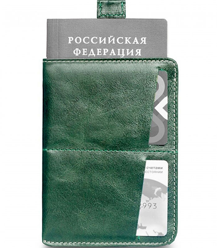 Обложка для паспорта Zavtra, цвет: зеленый. zav03greMWH5602/3 Обложка для паспорта Zavtra, цвет: зеленый. zav03greMWH5602/3Обложка для документов Zavtra — это лучшее средство от бюрократической скуки.В нее может войти все необходимое и сразу — паспорт, права, пластиковые карты и даже купюры или, например, посадочный талон. Паспорт эффектно извлекается при помощи специального «язычка» — пользоваться ей одно удовольствие. Входит и выходит.В обложке предусмотрен основной отсек для паспорта, два отсека под пластиковые карты и обратный глубокий карман свободного назначения.