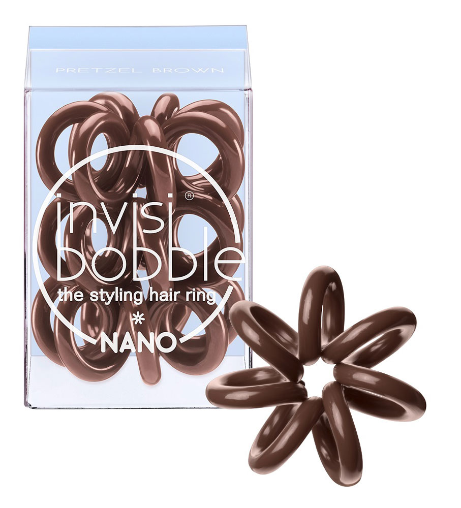 Invisibobble Резинка для волос Nano Pretzel Brown, 3 штСерьги с подвесками Invisibobble Резинка для волос Nano Pretzel Brown, 3 штСерьги с подвескамиОттенок invsibobble pretzel brown из коллекции NANO идеально подойдет для темноволосых девушек и позволит создать безупречный образ! Коллекция invisibobble NANO создана специально для создания причесок! Резиночки invisibobble NANO гораздо меньше в размере, чем invisibobble ORIGINAL, тем самым они идеально подходят для создания самых разнообразных причесок, а также для детских волос. Резинки подходят для всех типов волос, надежно фиксируют прическу, не оставляют заломов и не вызывают головную боль благодаря неравномерному распределению давления на волосы. Кроме того, они не намокают и не вызывают аллергию при контакте с кожей, поскольку изготовлены из искусственной смолы.C резинками Invisibobble можно легко создавать разнообразные прически. Резинки прочно держат волосы любой длины, при этом, не стягивая их слишком туго. Телефонный провод позволяет с легкостью и без вреда для волос протягивать пряди под спираль и ослаблять уже закрепленные для придания объема прическе. Invisibobble идеально подходят для ежедневного применения.Не комедогенна.