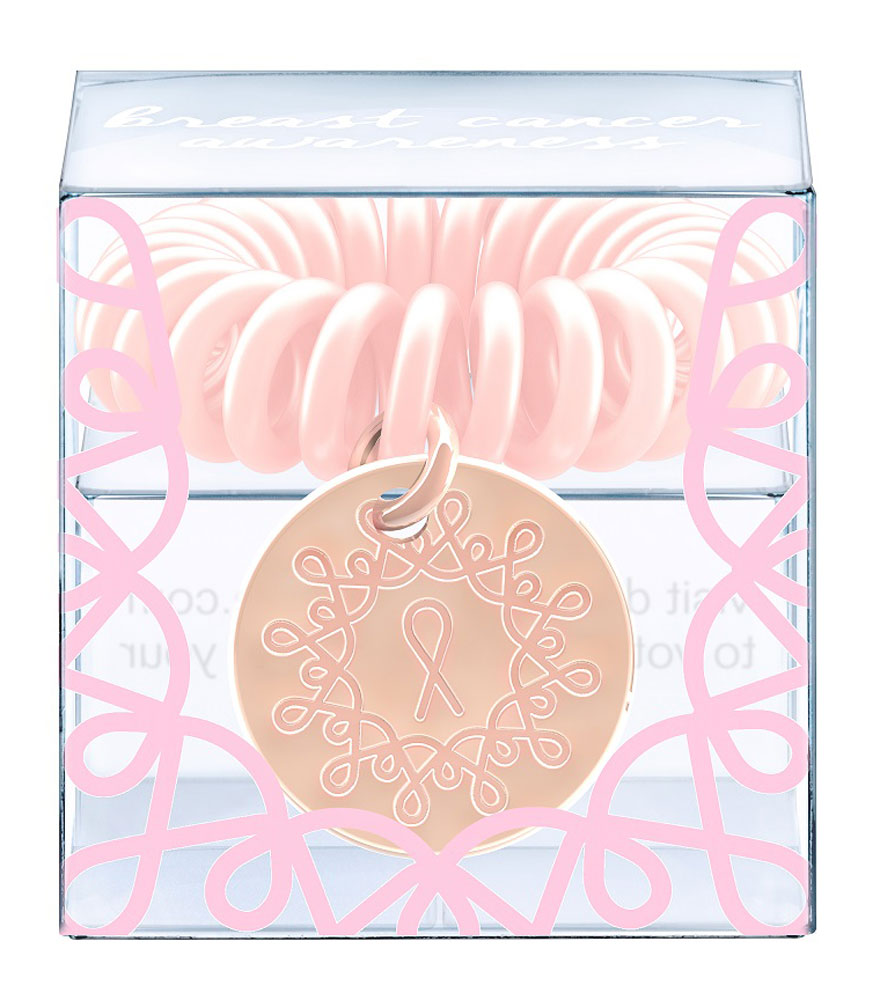 Резинка-браслет для волос Invisibobble Original Pink HeroesMP59.4D Резинка-браслет для волос Invisibobble Original Pink HeroesMP59.4DОригинальные резинки-браслеты invisibobble в форме телефонного шнура, созданные в Германии. Подходят для всех типов волос, надежно фиксируют причёску, не оставляют заломов и не вызывают головную боль благодаря неравномерному распределению давления на волосы. Кроме того, они не намокают и не вызывают аллергию при контакте с кожей, поскольку изготовлены из искусственной смолы. Лимитированная коллекция Pink Heroes посвящена борьбе с раком груди. Резинку invisibobble в оттенке розовое золото украшает очаровательная подвеска в тон, на которой выгравирован символ борьбы с раком груди - розовая ленточка.C резинками invisibobble можно легко создавать разнообразные прически. Резинки прочно держат волосы любой длины, при этом не стягивая их слишком туго. Телефонный провод позволяет с легкостью и без вреда для волос протягивать пряди под спираль и ослаблять уже закрепленные для придания объема прическе. invisibobble ORIGINAL идеально подходят для ежедневного применения.Не комедогенна.