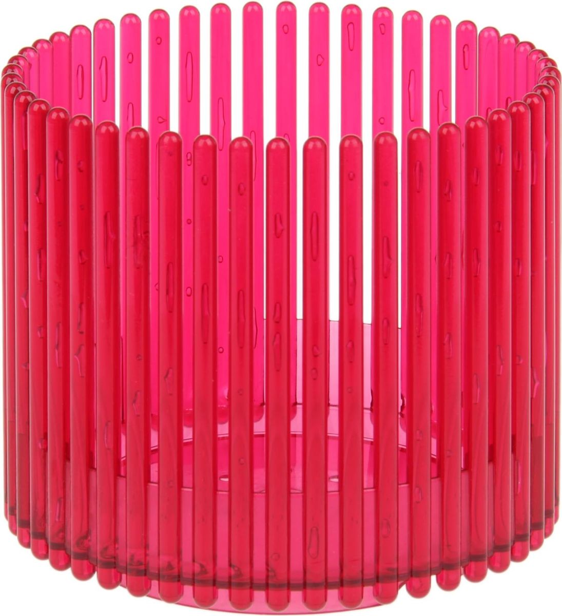 Кашпо JetPlast Шарм, для орхидеи, цвет: красный, 1,8 лNLED-454-9W-BK Кашпо JetPlast Шарм, для орхидеи, цвет: красный, 1,8 лNLED-454-9W-BKОрхидеи — красивые, но требовательные растения. Если за ними ухаживать правильно, то они будут долго радовать хозяйку своими красивыми цветочками. Горшок защитит растение от внешнего воздействия и создаст благоприятную среду для его развития. Лучшей ёмкостью для орхидей считаются пластиковые кашпо. Конструкция изделия способствует естественной циркуляции воды. А корни растения не присасываются к стенкам и получают достаточно кислорода. Горшок «Шарм» имеет ряд особенностей: -сквозная форма поверхности позволяет солнечным лучам беспрепятственно попадать на корни растения-конструкция горшка создаёт близкую к естественным условиям среду-обеспечивает хорошую вентиляцию для корней-борт в нижней части выполняет функцию поддона и скрывает грунт-стенки надёжно защищают корневую систему цветка от переохлаждения или перегрева-яркий дизайн. Качественное кашпо и правильный уход за орхидеей — всё что нужно, чтобы цветок долго радовал хозяина.
