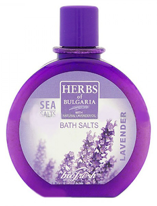 Herbs of Bulgaria Lavender Соль для ванны, 360 г61982 Herbs of Bulgaria Lavender Соль для ванны, 360 г61982Лаванда - одно из самых чудодейственных растений из всех, произрастающих на земле. Все целебные свойства и упоительный аромат этого волшебного цветка впитала в себя морская соль для ванны от Ceano Cosmetics. Стоит миниатюрным кристалликам чудо-соли упасть на водную гладь, как ваша ванная комната тут же заполнится расслабляющим благоуханием лаванды.Соль для ванн Лаванда поддерживает естественный минеральный баланс кожи и придает ей свежесть. Имеет хороший релаксирующий эффект. Дезодорирует, питает и регенерирует кожу. Вдохните дивный аромат полной грудью, и тягостное чувство усталости и напряженности в тот же миг покинет вас. Медленно окунитесь в теплую воду, окрашенную солью от Ceano Cosmetics, как будто погружаетесь в море наслаждения и покоя. Уже после первого купания с описываемой солью ваша кожа обретет невероятную мягкость, нежность и гладкость. Тело освежится, а самочувствие станет великолепным.