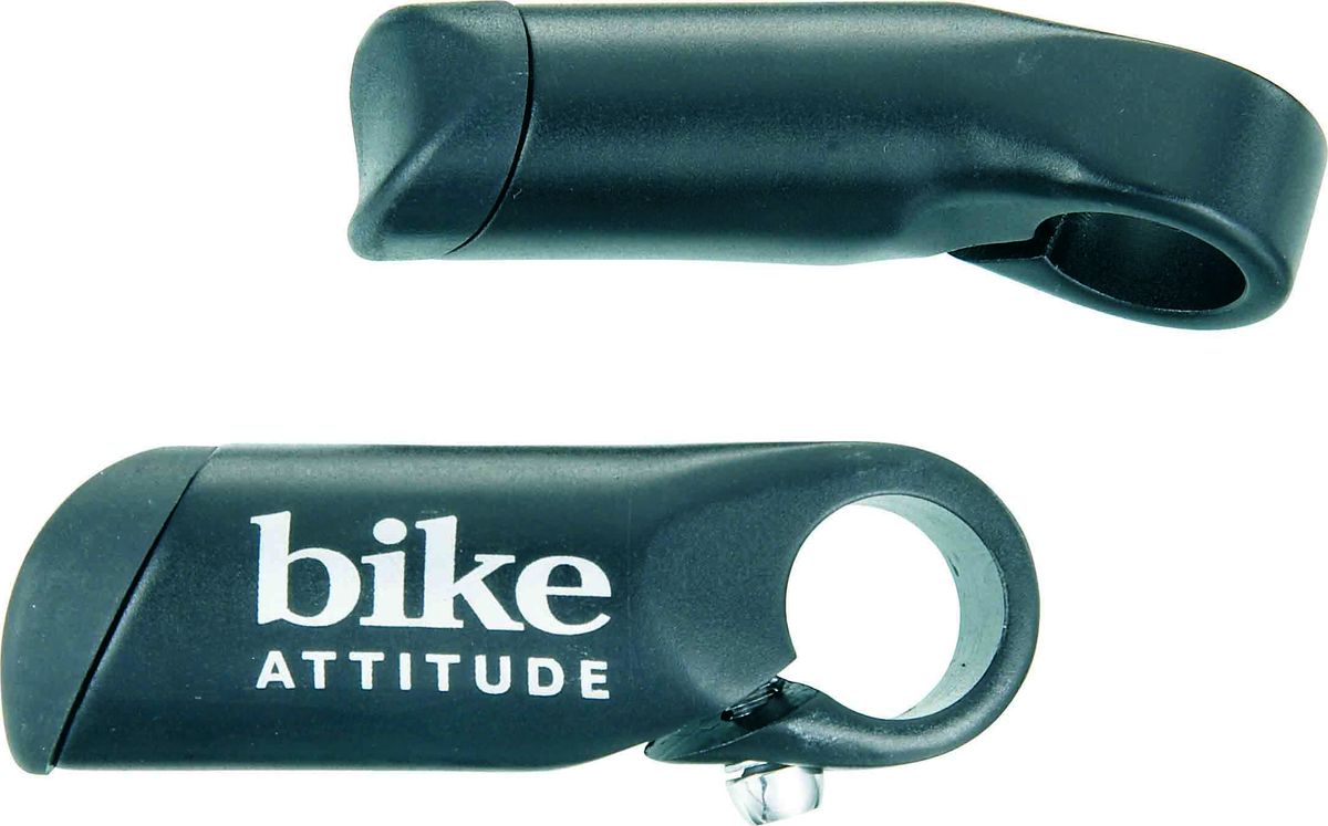 Рога на руль Bike Attitude BE301, цвет: черный, 80 мм, 2 штAIRWHEEL Q3-340WH-BLACK Рога на руль Bike Attitude BE301, цвет: черный, 80 мм, 2 штAIRWHEEL Q3-340WH-BLACKУдобные и прочные рога на руль Bike Attitude BE301 служат для облегчения хвата на руле и большего контроля над управляемостью велосипеда. Рога BE301 выполнены из легкого и прочного алюминия и имеют эргономичную форму. Рога устанавливаются на рули с диаметром в районе грипс 22,2 мм и подходят на большинство велосипедов. В комплекте 2 шт.• Для рулей с толщиной в районе грипс 22,2 мм• 2 шт. в комплекте• Длина рогов 80 ммBIKE ATTITUDE – это крупнейший Тайваньский производитель высококачественных велосипедных аксессуаров и запчастей. Уже более 10-и лет Bike Attitude представляет свои товары в 15 странах мира.