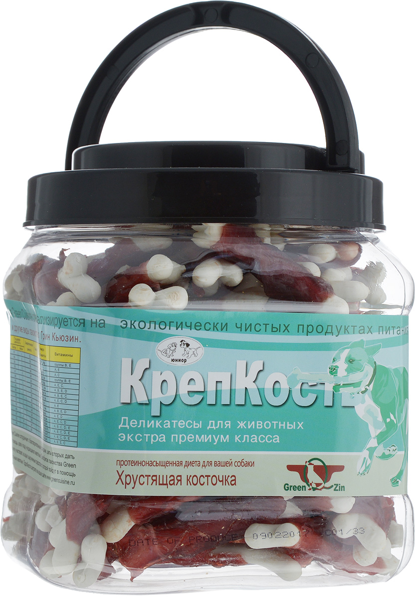 Лакомство для собак GreenQZin КрепКость, кальциевая косточка с уткой, 750 г0120710 Лакомство для собак GreenQZin КрепКость, кальциевая косточка с уткой, 750 г0120710Лакомство для собак GreenQZin КрепКость изготовлено из костной муки высшего сорта, с добавлением минерализованного кальция в сочетании с первоклассным утиным мясом. Не содержит консервантов, красителей, гормонов и антибиотиков. Не вызывает аллергий. Основная польза данного лакомства в обеспечении организма собаки большим количеством легкоусвояемого белка и такого важного микроэлемента как кальций - структурной основы костной ткани. Этот элемент является самым необходимым минеральным веществом с самого рождения и до глубокой старости. Основным депо кальция в организме являются зубы и кости. Кальций участвует в важнейших биохимических реакциях, и при его нехватке происходит сбой обменных процессов. Достаточное его количество напротив значительно снижает риск заболеваний, таких как сахарный диабет и рак толстой кишки. Особенно необходим кальций для щенков, когда происходит формирование скелета. Кальций также является незаменимым компонентом и для функционирования сердечно-сосудистой и мочевыделительной систем. Рекомендуется для собак всех пород, в том числе мелких, молодым щенкам, не достигшим одного года, самкам в период вынашивания и лактации. Товар сертифицирован.