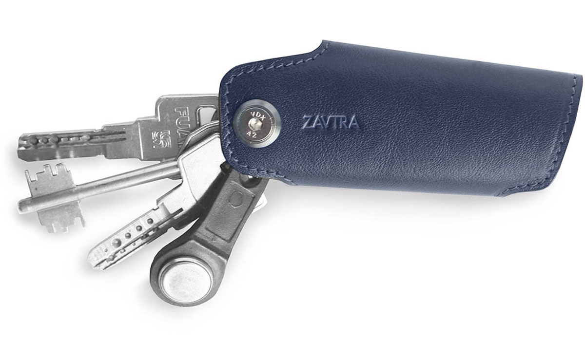 Ключница Zavtra, цвет: темно-синий. zav08blu39890|Колье (короткие одноярусные бусы) Ключница Zavtra, цвет: темно-синий. zav08blu39890|Колье (короткие одноярусные бусы)• Позволяет удобно и бесшумно транспортировать ключи;• Лего извлекать и складывать;• Можно прицепить ретрактор или карабин• Защищает остальные вещи от царапинКлючница ZAVTRA упорядочит ваши ключи в одном блоке и сделает их хранение и транспортировку более удобными и менее опасными для окружающих предметов с чувствительными поверхностями. В ключнице есть ось к которой можно присоединить карабин или ретрактор для ношения, например, на поясе или на предусмотренном в некоторых сумках кольце.Аксессуар предназначен для хранения небольших связок (от двух до пяти ключей).