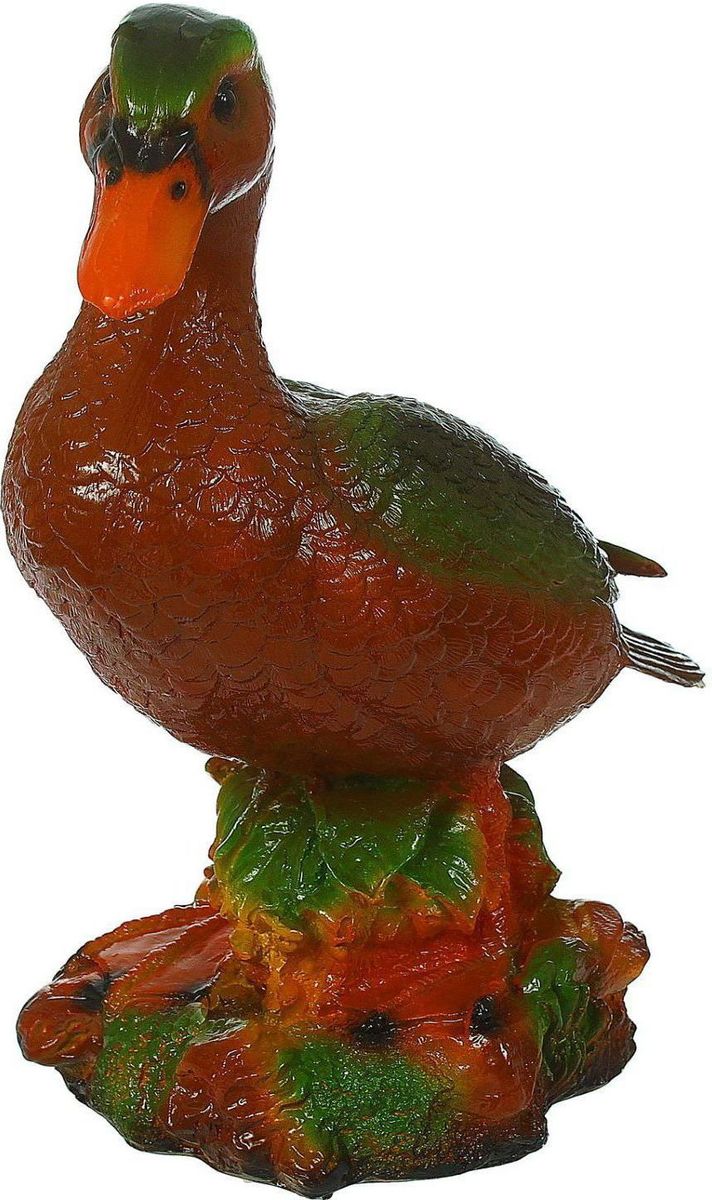 Фигура садовая Утка на траве, цвет: коричневый, 35 х 20 х 37 см531-105 Фигура садовая Утка на траве, цвет: коричневый, 35 х 20 х 37 см531-105Гуси и утки символизируют хозяйственность и расторопность. Такие помощники на садовом участке станут олицетворением порядка и предусмотрительности. Фигура, расположенная в траве, придаст окружающему пространству уют и ощущение просторности. Изделия из гипса отличаются лёгкостью, экологичностью и долгим сроком службы. При должном уходе они будут выглядеть как новые не один сезон.