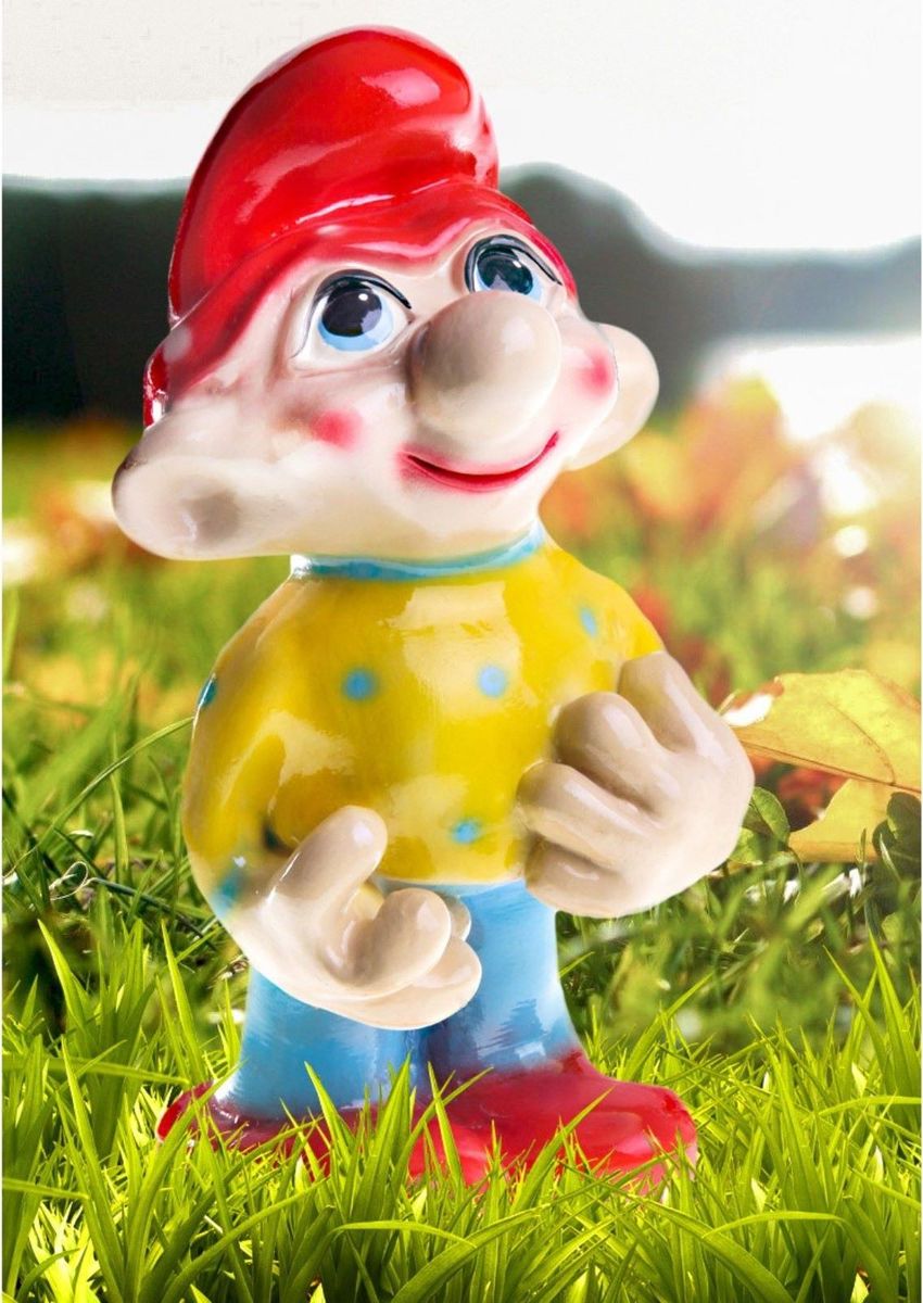 Фигура садовая Noname Гномик, 13 х 18 х 36 см531-105 Фигура садовая Noname Гномик, 13 х 18 х 36 см531-105Яркая забавная фигура Noname Гном с собакой и фонарем оживит пространство сада или огорода. Гномов лучше располагать рядом с зеленью. Садовая фигура из гипса прекрасно подходит для уличных условий. Этому экологичному материалу не страшны ни влага, ни ультрафиолет, ни перепады температуры.