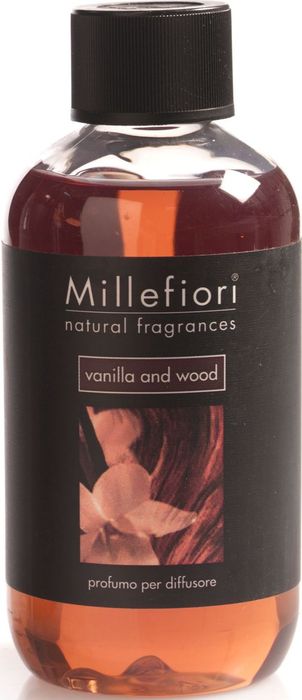 Сменный блок (рефилл) Millefiori Milano Natural Ваниль и Дерево / Vanilla & Wood, цвет: оранжевый, 250 мл09840-20.000.00 Сменный блок (рефилл) Millefiori Milano Natural Ваниль и Дерево / Vanilla & Wood, цвет: оранжевый, 250 мл09840-20.000.00Сладкие ноты ванили, усиленные нотами леса и сандалового дерева.Базовые ноты: Горький Апельсин, Бергамот, Масло Парагвайского Апельсина, Жасмин.Средние ноты: Ягоды Ванили из Мадагаскара, Семена Моркови.Верхние ноты: Марокканское Кедровое Дерево, Черное Дерево, Сандаловое Дерево, Жжёный Солод, Флорентийский Ирис.