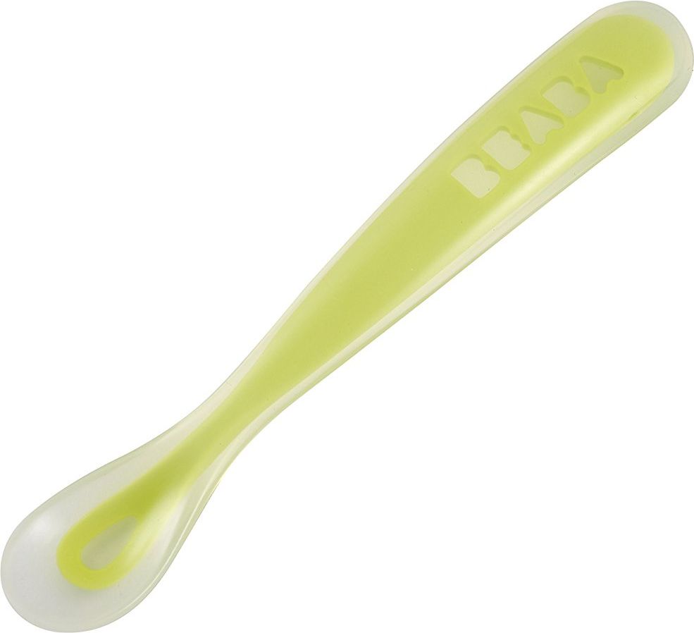Beaba Ложка для кормления 1st Age Spoon цвет салатовый913380 Beaba Ложка для кормления 1st Age Spoon цвет салатовый913380Эргономическая ложка для кормления Beaba 1st Age Spoon – идеальный аксессуар для введения первого прикорма. Изготовлена с учётом специфики строения маленьких ротиков без зубов и с ещё не окрепшими дёснами – ложка имеет специальную форму и небольшой объём. Длина ручки обеспечивает комфортное кормление родителями без проливания.Эргономическая ложка Beaba может использоваться не только для приёма пищи, но и в качестве прорезывателя зубов – именно поэтому ложки изготовлены из безопасного для детей силикона.Стильный дизайн и яркие цвета добавят красок в и без того прекрасную новую жизнь вашего ребёнка, позволяя ему получать двойное наслаждение от процесса кормления.