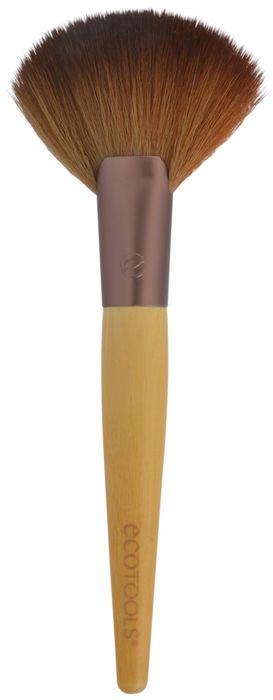 EcoTools Кисть веер Deluxe Fan1254M EcoTools Кисть веер Deluxe Fan1254MБольшая многофункциональная кисть, которая идеально подойдет для контурирования или стробинга. Изготовлена из мягкого ворса, перерабатываемого алюминия и бамбуковой ручки.