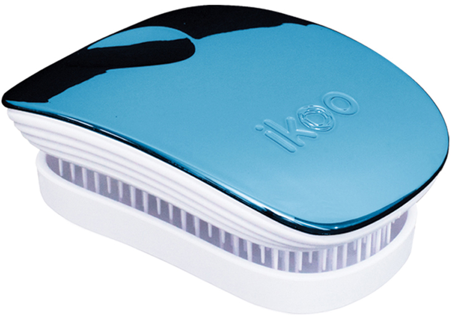 Ikoo Pocket Расческа для волос White Pacific Metallic291099 Ikoo Pocket Расческа для волос White Pacific Metallic291099Уникальный подход щетки IKOO — расположение и структура щетинок, которые позволяют не только легко распутывать и расчесывать волосы, но и делать массаж головы в соответствии с принципами традиционной китайской медицины. Щетинки стимулируют энергетические меридианы и рефлексогенные зоны, что также положительно влияет на вегетативную нервную систему. Благодаря оптимальной степени твердости щетины, волосы распутываются легко и без вытягивания. Щетка ikoo сохраняет свою функциональность даже после долговременного использования.Щетки IKOO изготовлены из высококачественной смолы и акрила. Для комфортного использования корпус щетки отделан натуральной резиной, что помогает надежно удерживать щетку в руке. Скомбинировав эти три материала, мы избежали использования дерева и натуральной щетины, так как эти материалы подходят не для всех типов волос, а также труднее очищаются. Щетки IKOO соблюдают все гигиенические стандарты за счет своего состава. Во процессе разработки мы уделили большое внимание дизайну щетки, чтобы и правшам, и левшам было комфортно ей пользоваться.