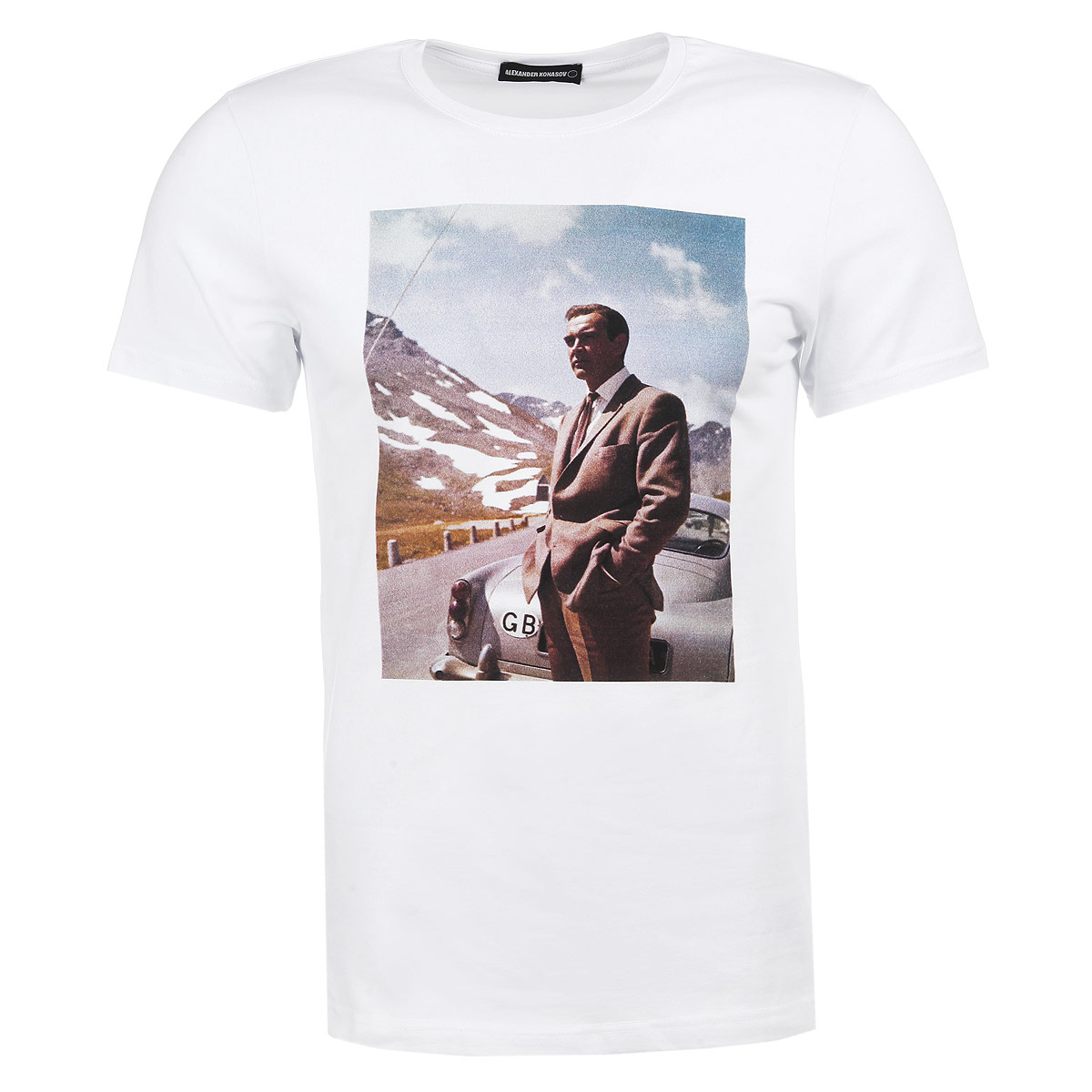 Футболка мужская Alexander Konasov Sean Connery Aston Martin, цвет: белый. 20210240549. Размер XL (52)Sean Connery Aston Martin Футболка мужская Alexander Konasov Sean Connery Aston Martin, цвет: белый. 20210240549. Размер XL (52)Sean Connery Aston MartinСтильная мужская футболка Alexander Konasov, выполненная из высококачественного мягкого хлопка с небольшим добавлением лайкры, обладает высокой теплопроводностью, воздухопроницаемостью и гигроскопичностью, позволяет коже дышать. Модель с короткими рукавами и круглым вырезом горловины оформлена фотопринтом с изображением Шона Коннери. Эта футболка - идеальный вариант для создания эффектного образа. Все изделия бренда Alexander Konasov кроятся только по лекалам из высококачественной ткани, идеально сидят на фигуре, после стирки не деформируются.