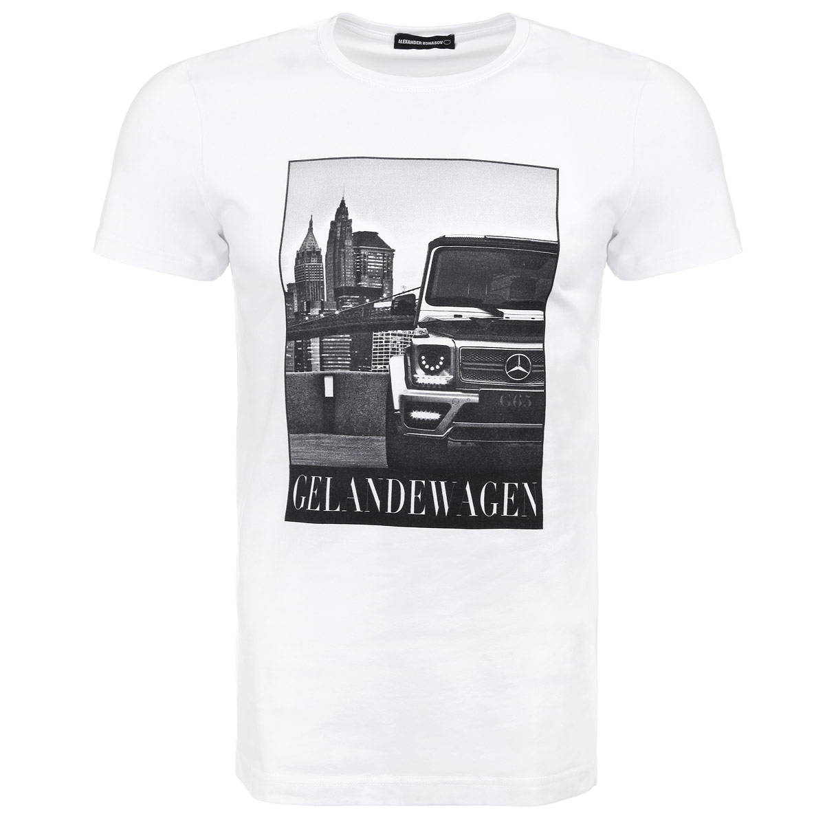 Футболка мужская Alexander Konasov Gelandewagen, цвет: белый. 20180240557. Размер 2XL (54)Gelandewagen Футболка мужская Alexander Konasov Gelandewagen, цвет: белый. 20180240557. Размер 2XL (54)GelandewagenМужская футболка Alexander Konasov с коротким рукавом и круглой горловиной выполнена из хлопка с добавлением лайкры. Она необычайно мягкая и приятная на ощупь, не сковывает движения и позволяет коже дышать, обеспечивая наибольший комфорт. Модель оформлена принтом с изображением внедорожника премиум-класса.Такая футболка отлично дополнит ваш образ и позволит выделиться из толпы.