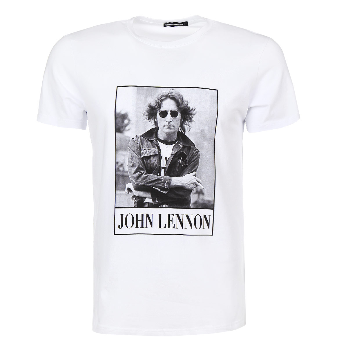 Футболка мужская Alexander Konasov John Lennon, цвет: белый. 20180240570. Размер S (46)John Lennon Футболка мужская Alexander Konasov John Lennon, цвет: белый. 20180240570. Размер S (46)John LennonСтильная мужская футболка Alexander Konasov, выполненная из высококачественного мягкого хлопка с небольшим добавлением лайкры, обладает высокой теплопроводностью, воздухопроницаемостью и гигроскопичностью, позволяет коже дышать. Модель с короткими рукавами и круглым вырезом горловины оформлена фотопринтом с изображением Джона Леннона. Эта футболка - идеальный вариант для создания эффектного образа. Все изделия бренда Alexander Konasov кроятся только по лекалам из высококачественной ткани, идеально сидят на фигуре, после стирки не деформируются.