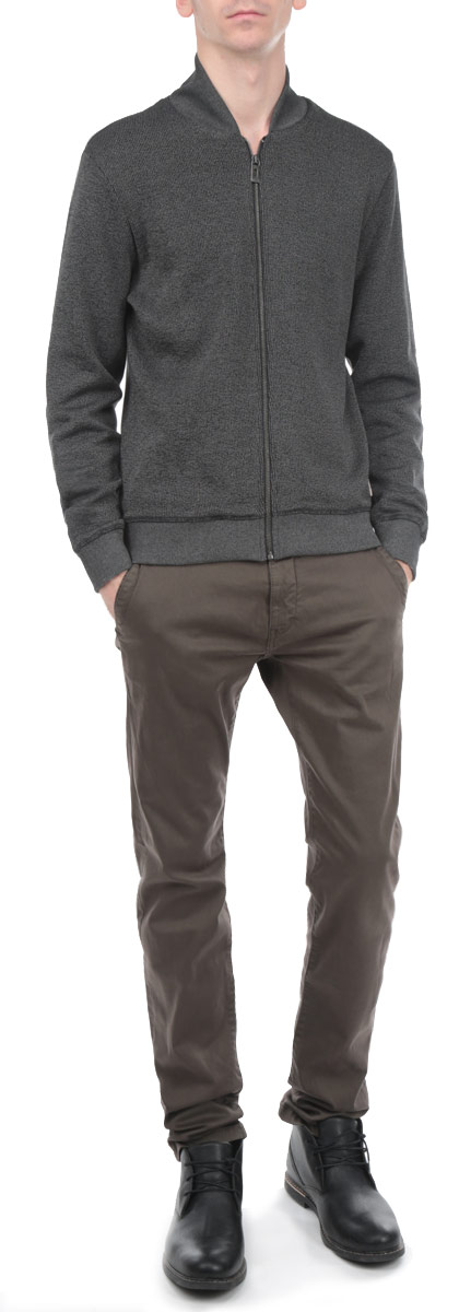 Кофта мужская Tom Tailor, цвет: серый. 2529576.00.10_2652. Размер S (46)2529576.00.10_2652 Кофта мужская Tom Tailor, цвет: серый. 2529576.00.10_2652. Размер S (46)2529576.00.10_2652Стильная мужская кофта Tom Tailor, выполненная из высококачественного хлопка с добавлением полиэстера, идеально впишется в ваш гардероб и согреет вас в прохладные дни. Модель с V-образным вырезом горловины и длинными рукавами.застегивается на металлическую застежку-молнию по всей длине. Эта стильная кофта подарит вам комфорт и станет прекрасным дополнением к вашему гардеробу.
