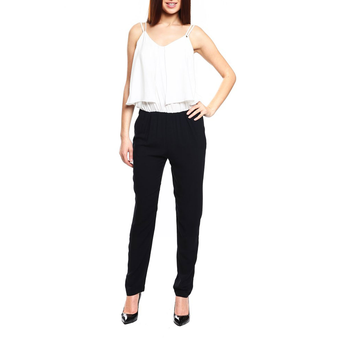 Комбинезон женский Topsandtops, цвет: белый, черный. 71171-141207T offwhite - black. Размер 38 (44)71171-141207T offwhite - black Комбинезон женский Topsandtops, цвет: белый, черный. 71171-141207T offwhite - black. Размер 38 (44)71171-141207T offwhite - blackМодный женский комбинезон Topsandtops выполнен из высококачественного материала в классическом цветовом сочетании. Модель прямого кроя с резинкой на талии, на двойных тонких регулируемых бретельках на спинке застегивается на пуговицы. Изделие с V-образным вырезом горловины и прямыми свободными брючинами по бокам дополнено втачными карманами. На груди изделие декорировано разлетающимися полочками, создающими легкий объемный силуэт. Модель подчеркнет все достоинства вашей фигуры. Элегантный комбинезон - отличный выбор как на каждый день, так и для создания эффектного вечернего образа.