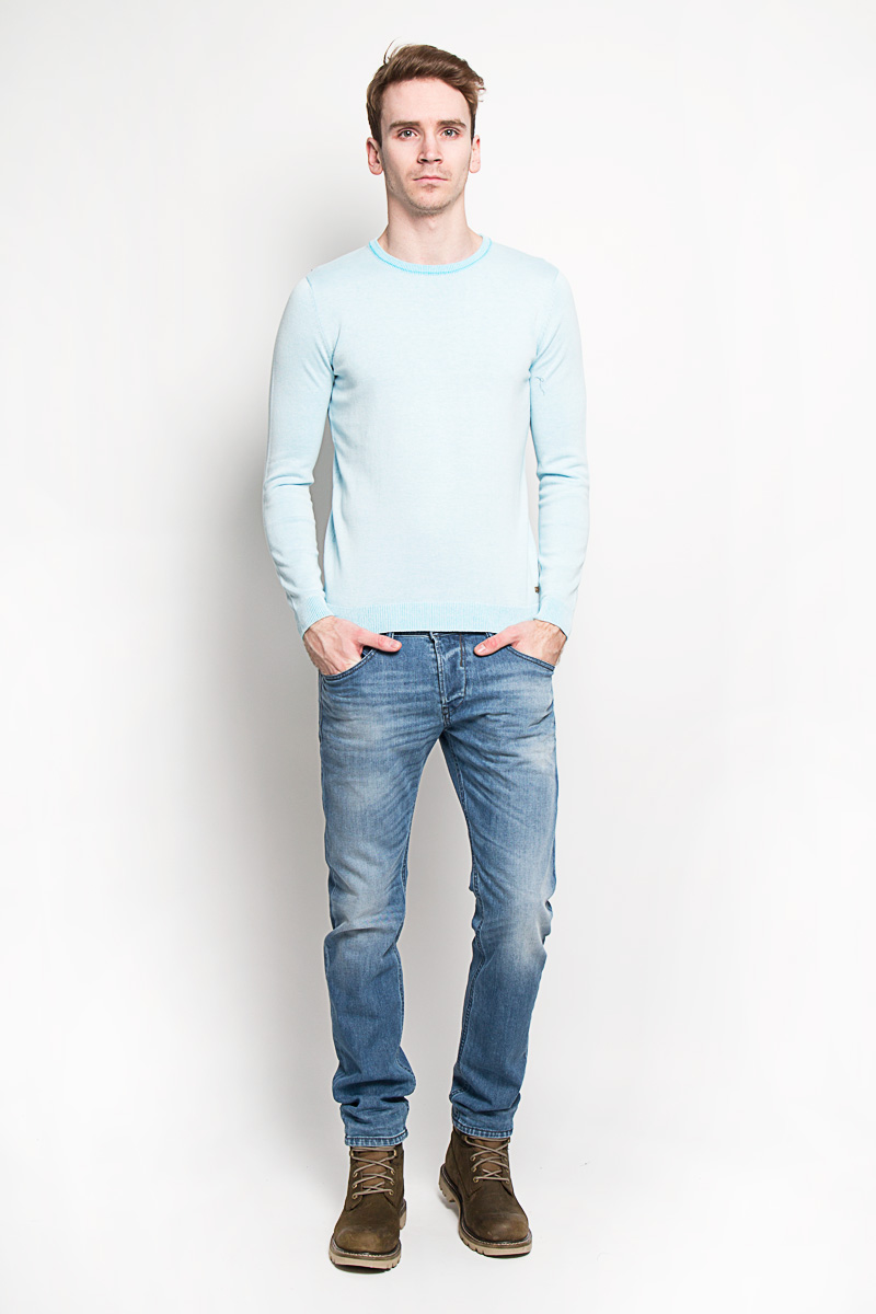 Джемпер мужской Tom Tailor, цвет: голубой. 3020593.00.10. Размер XXL (54)3020593.00.10 Джемпер мужской Tom Tailor, цвет: голубой. 3020593.00.10. Размер XXL (54)3020593.00.10Стильный мужской джемпер Tom Tailor, выполненный из 100% хлопка, приятный на ощупь, не сковывает движения, обеспечивая наибольший комфорт. Модель с круглым вырезом горловины и длинными рукавами идеально гармонирует с любыми предметами одежды и будет уместна и на отдых, и работу. Горловина, низ и манжеты изделия связаны мелкой резинкой, что предотвращает деформацию при носке и препятствует проникновению холодного воздуха.Джемпер Tom Tailor станет отличным дополнением вашего гардероба.