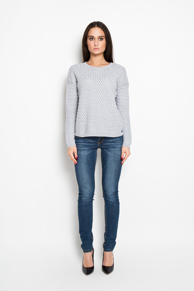 Джемпер женский Tom Tailor Denim, цвет: серый. 3020972.00.71. Размер S (44)3020972.00.71 Джемпер женский Tom Tailor Denim, цвет: серый. 3020972.00.71. Размер S (44)3020972.00.71Оригинальный женский джемпер Tom Tailor Denim, изготовленный из высококачественной хлопковой пряжи, мягкий и приятный на ощупь, не сковывает движений и обеспечивает наибольший комфорт.Модель с круглым вырезом горловины и длинными рукавами-кимоно великолепно подойдет для создания образа в стиле Casual. Джемпер средней вязки выполнен плетеным узором. Горловина, манжеты и низ изделия связаны резинкой, что предотвращает деформацию при носке. Декорирован металлической пластиной логотипа бренда в нижней части лицевой стороны. Такой джемпер отлично сочетается с любыми нарядами.Этот джемпер послужит отличным дополнением к вашему гардеробу. В нем вы всегда будете чувствовать себя уютно и комфортно в прохладную погоду.