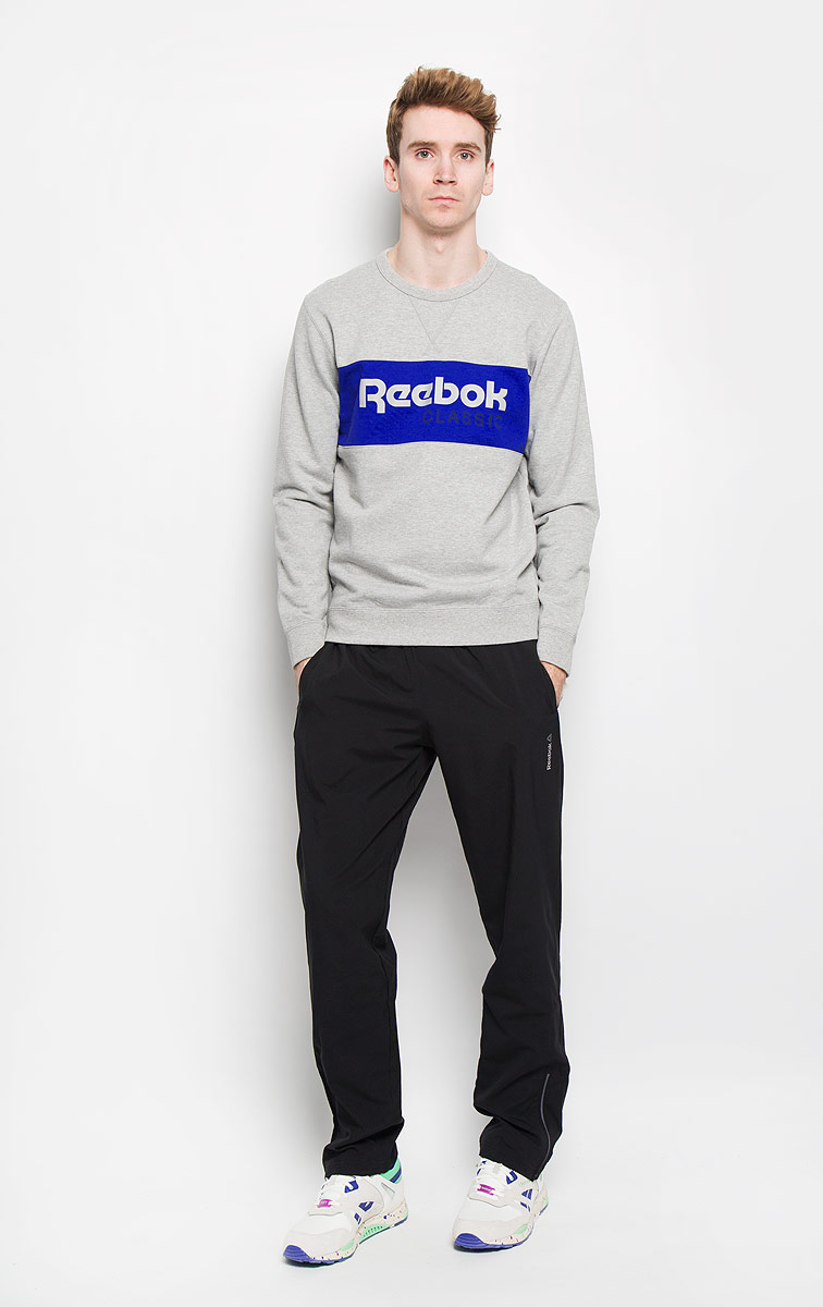 Свитшот мужской Reebok F Archive Stripe CR, цвет: серый. AK0419. Размер L (52/54)AK0419 Свитшот мужской Reebok F Archive Stripe CR, цвет: серый. AK0419. Размер L (52/54)AK0419Стильный мужской свитшот Reebok F Archive Stripe CR, изготовленный из высококачественного натурального хлопка, мягкий и приятный на ощупь, не сковывает движений и обеспечивает наибольший комфорт. Хлопковый материал великолепно пропускает воздух, позволяя коже дышать, и обладает высокой гигроскопичностью.Модель с круглым вырезом горловины и длинными рукавами оформлена крупным логотипом Reebok спереди. Манжеты рукавов и низ изделия дополнены трикотажными резинками. Этот свитшот - настоящее воплощение комфорта, он послужит отличным дополнением к вашему гардеробу. В нем вы будете чувствовать себя уютно в прохладное время года.