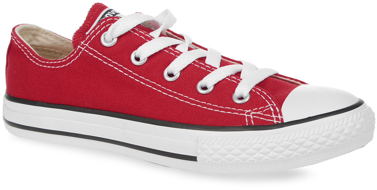 Кеды детские Converse YTHS Chuck Taylor All Star OX, цвет: красный. 3J236. Размер 3 (35)3J236SS16 Кеды детские Converse YTHS Chuck Taylor All Star OX, цвет: красный. 3J236. Размер 3 (35)3J236SS16Классические детские кеды YTHS Chuck Taylor All Star OX от Converse придутся по душе вашему ребенку! Модель выполнена из плотного текстиля и оформлена контрастной прострочкой, на одной из боковых сторон - металлическими люверсами, на подошве - прорезиненной накладкой и контрастными полосками. Мыс изделия дополнен классической для кед прорезиненной вставкой. Классическая шнуровка обеспечивает надежную фиксацию обуви на ноге. Стелька из материала EVA с текстильной поверхностью комфортна при движении. Резиновая рельефная подошва обеспечивает идеальное сцепление с различными поверхностями. Модные и практичные кеды - основа гардероба каждого ребенка.