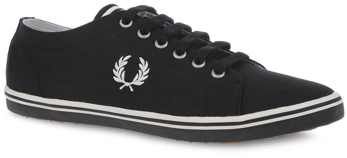 Кеды Fred Perry Kingston Twill, цвет: черный. B6259U-102. Размер 11 (44)B6259U-102 Кеды Fred Perry Kingston Twill, цвет: черный. B6259U-102. Размер 11 (44)B6259U-102Стильные кеды Kingston Twill от Fred Perry покорят вас с первого взгляда! Модель выполнена из плотного текстиля. Одна из боковых сторон модели оформлена вышивкой в виде логотипа бренда, другая сторона - перфорацией, стилизованной под люверсы. Язычок оформлен вышитыми полосками. Шнуровка обеспечивает надежную фиксацию обуви на ноге. Стелька и подкладка из текстиля гарантируют комфорт при движении. Прочная резиновая подошва с рельефным рисунком обеспечивает сцепление с любой поверхностью. Такие кеды займут достойное место в вашем гардеробе.