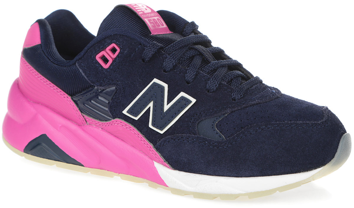 Кроссовки для девочки New Balance, цвет: темно-синий, фуксия. KL580UPP. Размер 11.5 (29)KL580UPP Кроссовки для девочки New Balance, цвет: темно-синий, фуксия. KL580UPP. Размер 11.5 (29)KL580UPPСтильные кроссовки от New Balance придутся по душе вашей девочке. Верх модели выполнен из комбинации натуральной замши, дополненной в передней части легкой перфорацией, искусственной кожи разной фактуры и нейлона. По бокам модель оформлена нашивками в виде фирменного логотипа бренда, на язычке - символикой бренда, на заднике - фирменным принтом. Удобная шнуровка надежно фиксирует модель на ноге. Мягкая верхняя часть и подкладка, выполненная из текстиля, гарантируют уют и предотвращают натирание. Стелька из материала EVA с текстильной поверхностью подарит комфорт и обеспечит отличную амортизацию. Промежуточная подошва из EVA-материала гарантирует отличную амортизацию. Подошва из резины оснащена рифлением для лучшего сцепления с любыми поверхностями. В таких кроссовках вашим ногам будет комфортно и уютно.