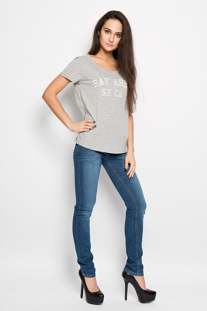 Футболка женская Tom Tailor Denim, цвет: серый меланж. 1034004.00.71. Размер XL (50)1034004.00.71 Футболка женская Tom Tailor Denim, цвет: серый меланж. 1034004.00.71. Размер XL (50)1034004.00.71Стильная женская футболка Tom Tailor Denim актуального фасона, выполненная из хлопка с добавлением вискозы, будет отлично на вас смотреться. Модель с круглым вырезом горловины и короткими рукавами с отворотами оформлена оригинальными вышитыми надписями. В нижней части футболки выполнена вышивка логотипа бренда. Классический покрой, лаконичный дизайн, безукоризненное качество. Идеальный вариант для тех, кто ценит комфорт и качество.