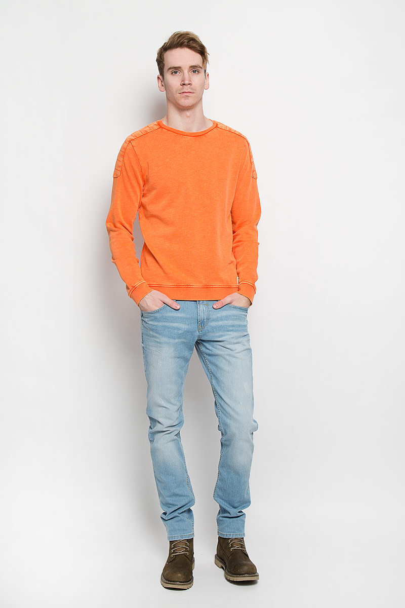 Свитшот мужской Tom Tailor Denim Basic, цвет: оранжевый. 2529896.00.12. Размер L (50)2529896.00.12 Свитшот мужской Tom Tailor Denim Basic, цвет: оранжевый. 2529896.00.12. Размер L (50)2529896.00.12Стильный мужской свитшот Tom Tailor Denim Basic, изготовленный из натурального хлопка, необычайно мягкий и приятный на ощупь, не сковывает движения, обеспечивая наибольший комфорт. Модель с круглым вырезом горловины и длинными рукавами дополнена на плечах вставками с эффектом варенки. Свитшот имеет мягкую резинку на горловине, манжетах и по низу лицевой стороны изделия. Спинка свитшота удлинена.Эта модная и в то же время комфортная модель - отличный вариант как для активного отдыха, так и для занятий спортом.