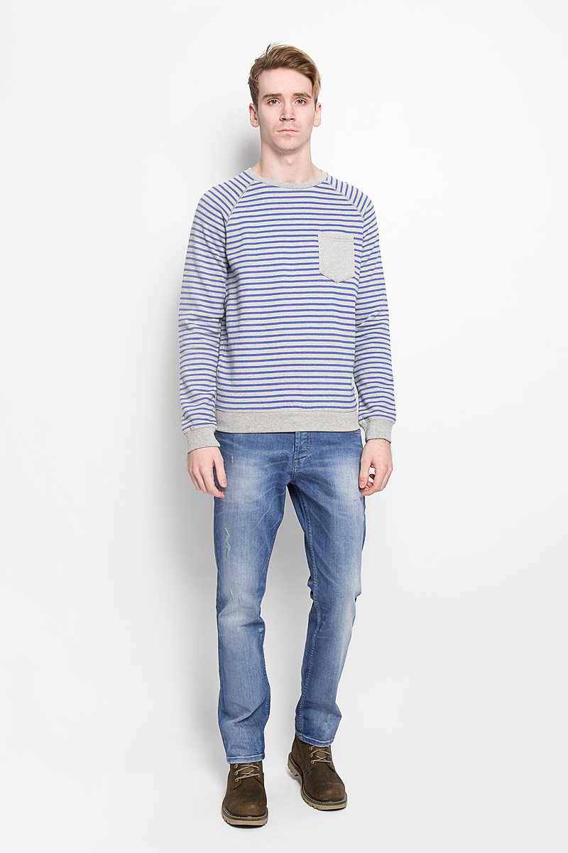 Свитшот мужской Tom Tailor Denim Basic, цвет: серый меланж, синий. 2529902.00.12. Размер S (46)2529902.00.12 Свитшот мужской Tom Tailor Denim Basic, цвет: серый меланж, синий. 2529902.00.12. Размер S (46)2529902.00.12Стильный мужской утепленный свитшот Tom Tailor Denim Basic, изготовленный из высококачественного материала, необычайно мягкий и приятный на ощупь, не сковывает движения, обеспечивая наибольший комфорт. Модель с круглым вырезом горловины и длинными рукавами-реглан дополнена на груди накладным карманом. Свитшот имеет мягкую резинку на горловине, манжетах и по низу изделия, что предотвращает деформацию при носке и препятствует проникновению холодного воздуха. Оформлен свитшот принтом в полоску. Эта модная и в то же время комфортная модель - отличный вариант как для активного отдыха, так и для занятий спортом.