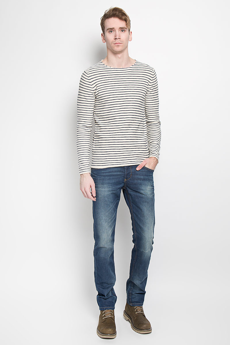 Джемпер мужской Tom Tailor Denim, цвет: молочный, темно-синий. 3020891.00.12. Размер XL (52)3020891.00.12 Джемпер мужской Tom Tailor Denim, цвет: молочный, темно-синий. 3020891.00.12. Размер XL (52)3020891.00.12Вязаный мужской джемпер Tom Tailor Denim, выполненный из натурального хлопка, приятен на ощупь, не сковывает движения, обеспечивая наибольший комфорт. Модель с круглым вырезом горловины и длинными рукавами - идеальный вариант для создания стильного образа. Низ рукавов связан резинкой и оформлен небольшими пристроченными отворотами. Низ спинки немного удлинен и дополнен резинкой. Модель оформлена оригинальной вязкой в виде нешироких полосок, создающих изнаночный эффект.Этот модный джемпер станет отличным дополнением вашего гардероба.