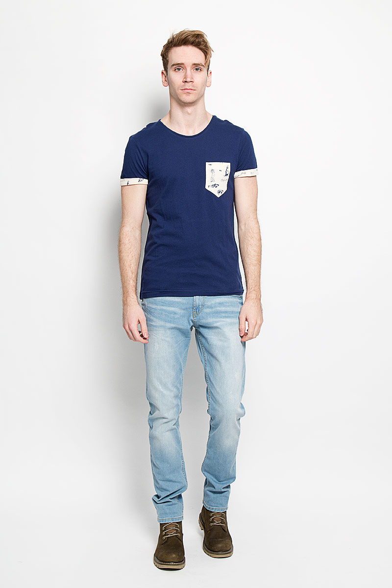 Футболка мужская Tom Tailor Denim Basic, цвет: темно-синий. 1033991.01.12. Размер L (50)1033991.01.12 Футболка мужская Tom Tailor Denim Basic, цвет: темно-синий. 1033991.01.12. Размер L (50)1033991.01.12Стильная мужская футболка Tom Tailor Denim Basic выполнена из натурального хлопка. Материал очень мягкий и приятный на ощупь, обладает высокой воздухопроницаемостью и гигроскопичностью, позволяет коже дышать. Модель прямого кроя с круглым вырезом горловины дополнена на груди накладным кармашком. Короткие рукава оформлены пристроченными отворотами. Спинка изделия немного удлинена. Такая модель подарит вам комфорт в течение всего дня и послужит замечательным дополнением к вашему гардеробу.