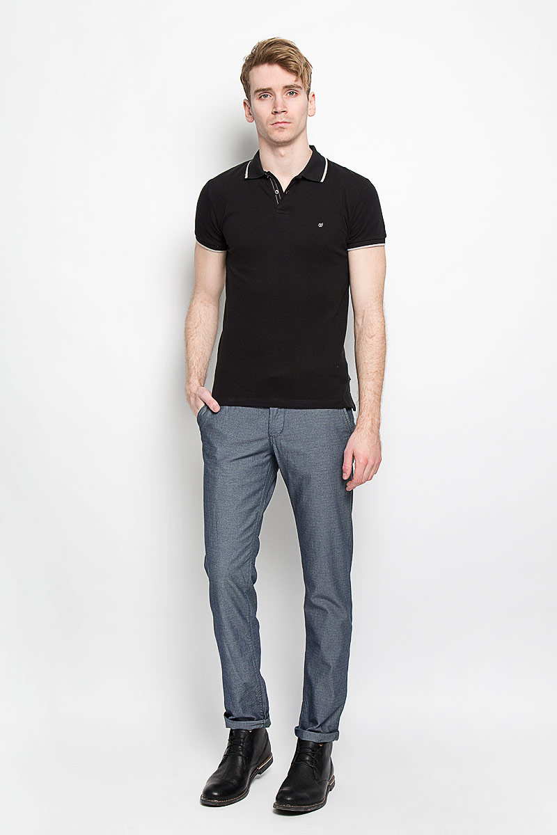 Брюки мужские Tom Tailor Denim Chino, цвет: серо-синий. 6404052.01.12. Размер 31-32 (46/48-32)6404052.01.12 Брюки мужские Tom Tailor Denim Chino, цвет: серо-синий. 6404052.01.12. Размер 31-32 (46/48-32)6404052.01.12Стильные мужские брюки Tom Tailor Denim Chino подарят вам комфорт и позволят подчеркнуть ваш неповторимый стиль. Брюки прямого кроя и низкой посадки изготовлены из натурального хлопка и не сковывают движения. Брюки на талии застегиваются на пластиковую пуговицу, также имеются ширинка на трех пуговицах и шлевки для ремня. Спереди модель оформлена двумя втачными карманами со скошенными краями и небольшим прорезным кармашком, а сзади - двумя прорезными карманами на пуговицах. При необходимости брюки можно подвернуть. В комплект также входит узкий ремень с металлической пряжкой.Эти модные и в то же время комфортные брюки послужат отличным дополнением к вашему гардеробу. В них вы всегда будете чувствовать себя уютно и комфортно.