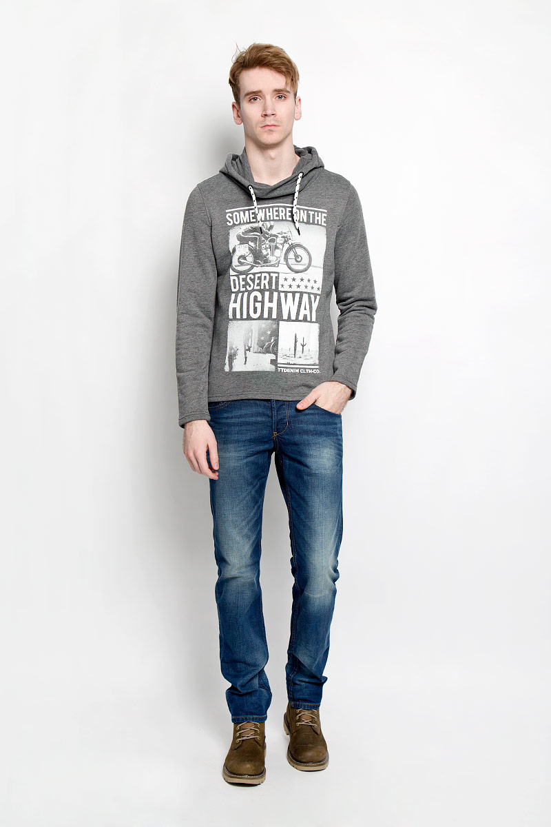 Толстовка мужская Tom Tailor Denim, цвет: серый. 2529810.00.12. Размер XXL (54)2529810.00.12 Толстовка мужская Tom Tailor Denim, цвет: серый. 2529810.00.12. Размер XXL (54)2529810.00.12Стильная мужская толстовка Tom Tailor Denim, изготовленная из высококачественного материала, необычайно мягкая и приятная на ощупь, не сковывает движения, обеспечивая наибольший комфорт.Модель с капюшоном и длинными рукавами. Капюшон утягивается за счет шнурка. Спереди модель оформлена художественной печатью и принтовыми надписями. Спинка толстовки немного удлинена. Эта модная и в тоже время комфортная толстовка отличный вариант как для активного отдыха, так и для занятий спортом!