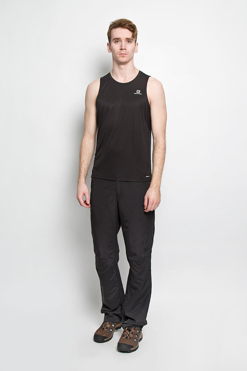 Майка мужская Salomon Agile Tank, цвет: черный. L37221500. Размер XL (56/58)L37221500 Майка мужская Salomon Agile Tank, цвет: черный. L37221500. Размер XL (56/58)L37221500Легкая и функциональная мужская майка Salomon Agile Tank, выполненная из полиэстера с использованием специальной технологии AdvancedSkin, помогает обеспечить комфорт даже при длительных занятиях спортом. Трехуровневая структура материала AdvancedSkin ActiveDry правильно распределяет циркуляцию воздуха и следит за температурным режимом. Такая майка превосходно подойдет для занятий спортом и других интенсивных нагрузок. Модель с круглым вырезом горловины оформлена логотипом бренда и светоотражающим элементом на спинке. Оригинальный крой с плоскими швами исключает риск натирания. Сетчатые вставки по бокам обладают отличными дышащими свойствами, тем самым изделие подходит для долгих забегов в жаркую погоду. Предусмотрен небольшой кармашек для личных вещей. Такая модель подарит вам комфорт в течение всей тренировки и послужит замечательным дополнением к вашему спортивному гардеробу.
