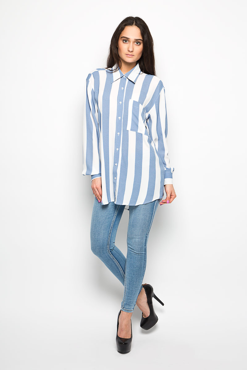 Блузка женская Glamorous, цвет: белый, темно-голубой. NW0079A. Размер XS (42)NW0079A WHITE BLUE WIDE STRIPE Блузка женская Glamorous, цвет: белый, темно-голубой. NW0079A. Размер XS (42)NW0079A WHITE BLUE WIDE STRIPEЖенская блузка Glamorous, выполненная из эластичного материала, прекрасно дополнит ваш образ. Материал изделия очень легкий, приятный на ощупь, не сковывает движения и хорошо вентилируется. Блузка с отложным воротником и длинными рукавами спереди застегивается на пуговицы по всей длине.Манжеты также имеют застежки-пуговицы. На груди изделие дополнено накладным карманом. Спинкамодели удлинена. Оформлено изделие принтом в полоску. Такая блузка будет дарить вам комфорт в течение всего дня и станет стильным дополнением к вашемугардеробу.