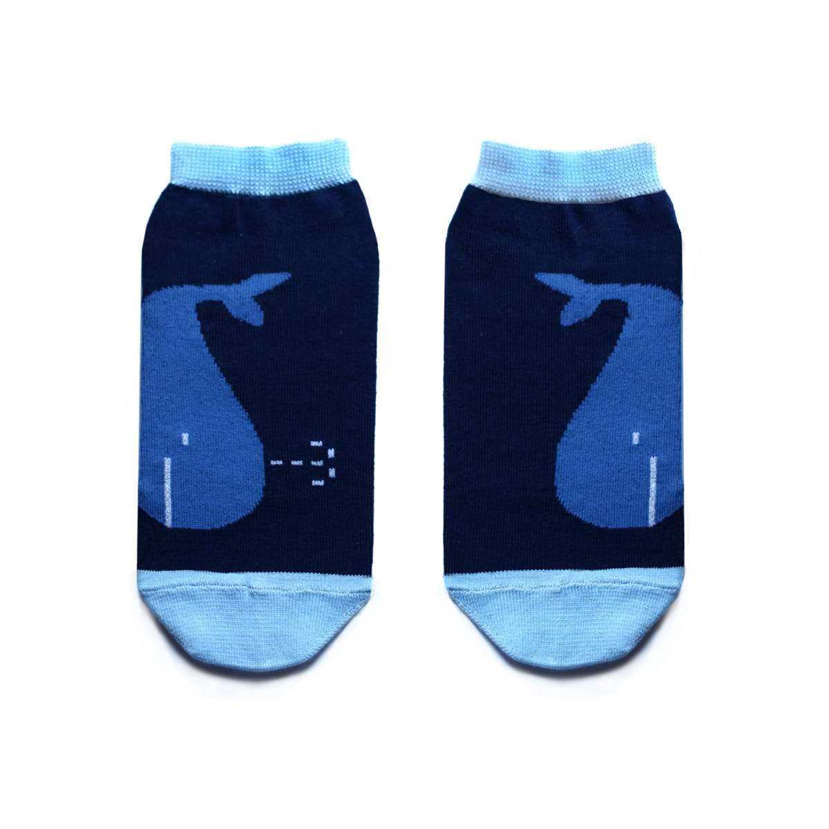 Носки женские Big Bang Socks, цвет: темно-синий, голубой. ca1322. Размер 35/39ca1322 Носки женские Big Bang Socks, цвет: темно-синий, голубой. ca1322. Размер 35/39ca1322Укороченные женские носки Big Bang Socks изготовлены из высококачественного хлопка с добавлением полиамидных и эластановых волокон, которые обеспечивают великолепную посадку. Носки отличаются ярким стильным дизайном, они оформлены изображением китов. Удобная резинка идеально облегает ногу и не пережимает сосуды, а усиленные пятка и мысок повышают износоустойчивость носка. Дизайнерские носки Big Bang Socks - яркая деталь в вашем образе и оригинальный подарок для друзей и близких.