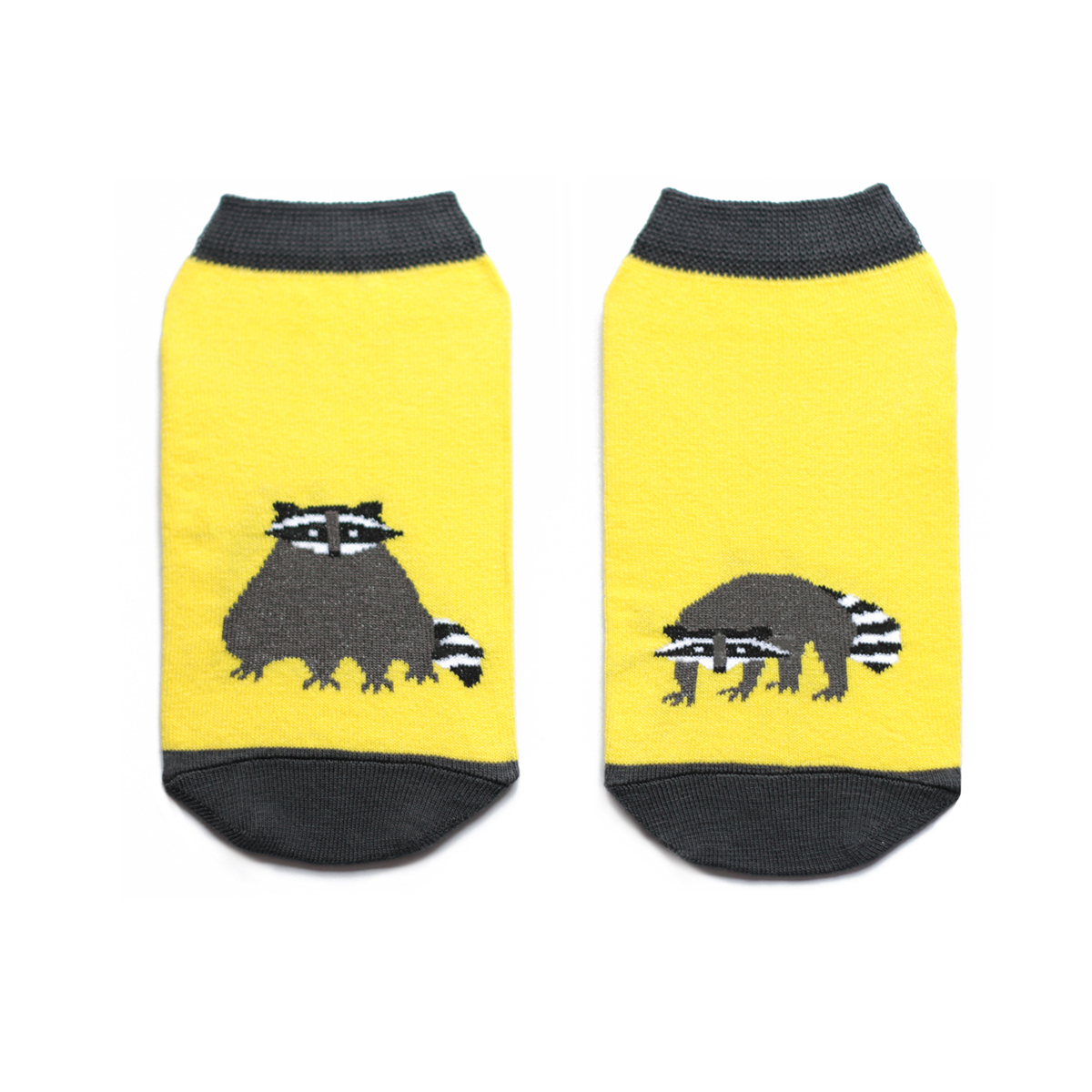 Носки женские Big Bang Socks, цвет: желтый, темно-серый. ca1222. Размер 35/39ca1222 Носки женские Big Bang Socks, цвет: желтый, темно-серый. ca1222. Размер 35/39ca1222Укороченные женские носки Big Bang Socks изготовлены из высококачественного хлопка с добавлением полиамидных и эластановых волокон, которые обеспечивают великолепную посадку. Носки отличаются ярким стильным дизайном, они оформлены изображением енота. Удобная резинка идеально облегает ногу и не пережимает сосуды, а усиленные пятка и мысок повышают износоустойчивость носка. Дизайнерские носки Big Bang Socks - яркая деталь в вашем образе и оригинальный подарок для друзей и близких.