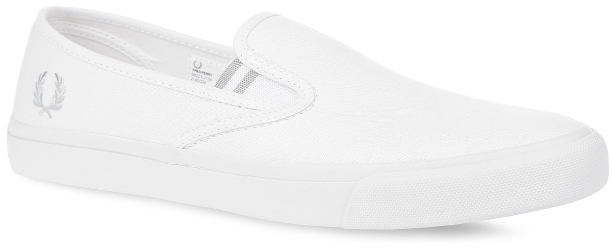 Слипоны мужские Fred Perry Turner Slip On Canvas, цвет: белый. B6221U-134. Размер 6 (38)B6221U-134 Слипоны мужские Fred Perry Turner Slip On Canvas, цвет: белый. B6221U-134. Размер 6 (38)B6221U-134Трендовые мужские слипоны Fred Perry Turner Slip On Canvas покорят вас с первого взгляда! Модель выполнена из плотного текстиля. Подъем оформлен двумя эластичными вставками, одна из боковых сторон - вышивкой в виде логотипа бренда, задняя часть обуви - символикой бренда. Текстильная подкладка и стелька из ЭВА материала с текстильным верхним покрытием обеспечат комфорт и предотвратят натирание. Прочная резиновая подошва с рельефным рисунком обеспечивает сцепление с любой поверхностью. Такие слипоны займут достойное место среди коллекции вашей обуви.