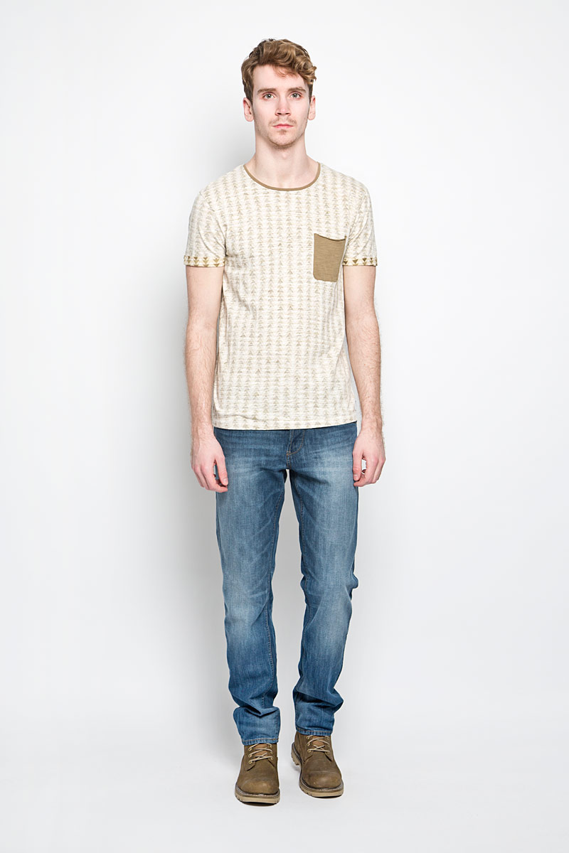 Футболка мужская Tom Tailor Denim, цвет: бежевый. 1034427.00.12_2132. Размер M (48)1034427.00.12_2132 Футболка мужская Tom Tailor Denim, цвет: бежевый. 1034427.00.12_2132. Размер M (48)1034427.00.12_2132Стильная мужская футболка Tom Tailor выполнена из натурального хлопка. Материал очень мягкий и приятный на ощупь, обладает высокой воздухопроницаемостью и гигроскопичностью, позволяет коже дышать. Модель прямого кроя с круглым вырезом горловины и короткими рукавами. Футболка спереди дополнена небольшим накладным карманом и нашивкой с наименованием бренда, а сзади вышитым символом бренда. Низ рукавов обработан оригинальной подгибкой.Такая модель подарит вам комфорт в течение всего дня и послужит замечательным дополнением к вашему гардеробу.
