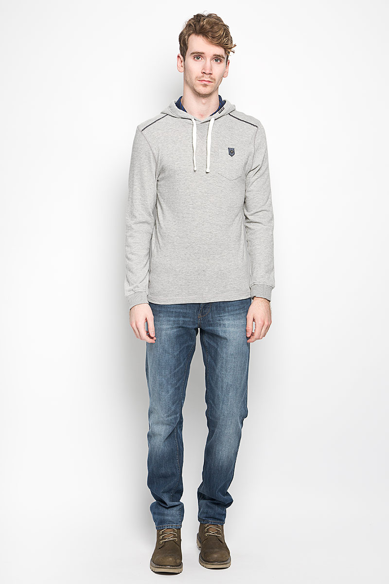 Толстовка мужская Tom Tailor Fitted, цвет: светло-серый меланж. 1034346.00.10_2505. Размер M (48)1034346.00.10_2505 Толстовка мужская Tom Tailor Fitted, цвет: светло-серый меланж. 1034346.00.10_2505. Размер M (48)1034346.00.10_2505Стильная мужская толстовка Tom Tailor Fitted изготовленная из хлопка с добавлением полиэстера, необычайно мягкая и приятная на ощупь, не сковывает движения, обеспечивая наибольший комфорт. Толстовка с капюшоном на кулиске имеет небольшой накладной кармашек, который застегивается хлястиком на пуговицу. На капюшоне небольшая нашивка с названием бренда. Рукава с широкими эластичными манжетами, не стягивающими запястья. Эта модная и в тоже время комфортная толстовка отличный вариант как для активного отдыха, так и для занятий спортом!