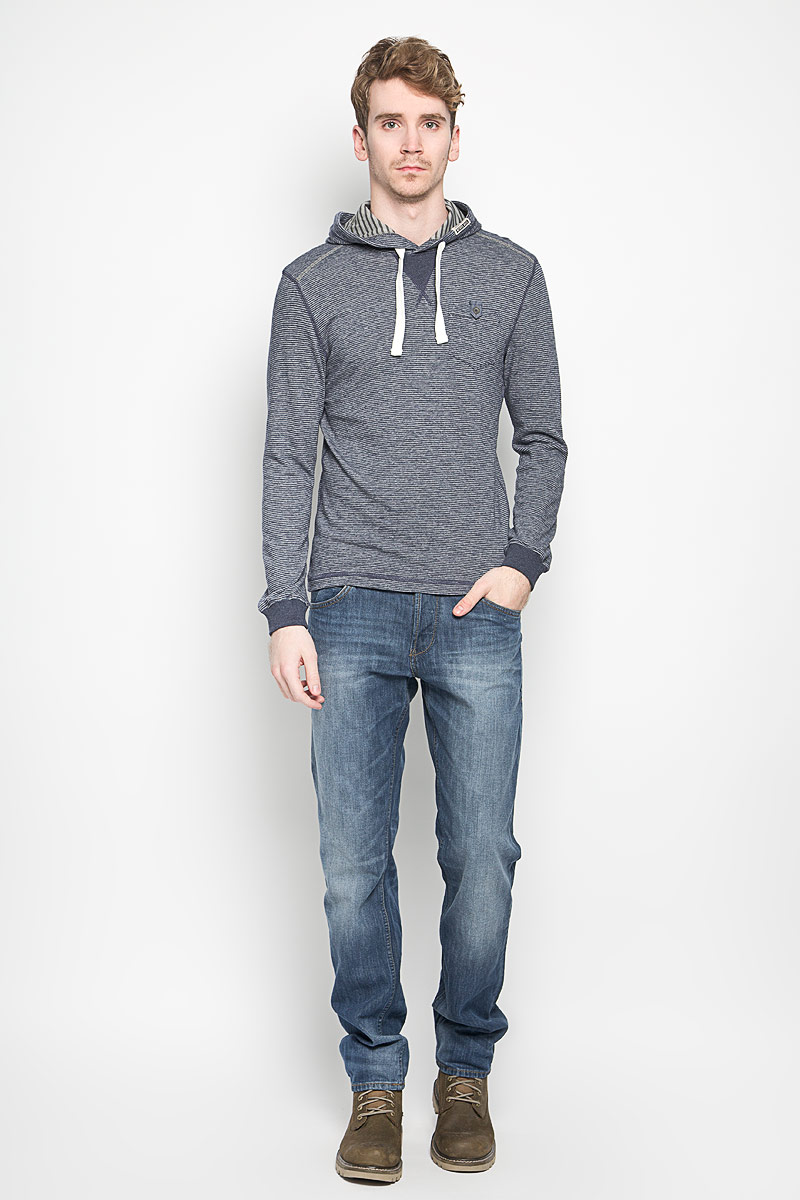 Толстовка мужская Tom Tailor Fitted, цвет: темно-синий. 1034346.00.10_6593. Размер S (46)1034346.00.10_6593 Толстовка мужская Tom Tailor Fitted, цвет: темно-синий. 1034346.00.10_6593. Размер S (46)1034346.00.10_6593Стильная мужская толстовка Tom Tailor Fitted изготовленная из хлопка с добавлением полиэстера, необычайно мягкая и приятная на ощупь, не сковывает движения, обеспечивая наибольший комфорт. Толстовка с капюшоном на кулиске имеет небольшой накладной кармашек, который застегивается хлястиком на пуговицу. На капюшоне небольшая нашивка с названием бренда. Рукава с широкими эластичными манжетами, не стягивающими запястья. Эта модная и в тоже время комфортная толстовка отличный вариант как для активного отдыха, так и для занятий спортом!