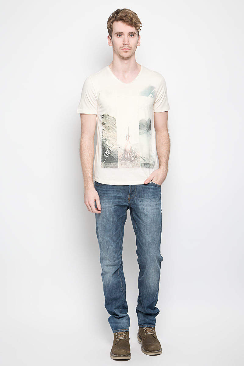 Футболка мужская Tom Tailor Denim, цвет: светло-бежевый. 1033996.00.12_8452. Размер M (48)1033996.00.12_8452 Футболка мужская Tom Tailor Denim, цвет: светло-бежевый. 1033996.00.12_8452. Размер M (48)1033996.00.12_8452Стильная мужская футболка Tom Tailor Denim выполнена из натурального хлопка. Материал очень мягкий и приятный на ощупь, обладает высокой воздухопроницаемостью и гигроскопичностью, позволяет коже дышать. Модель прямого кроя с круглым вырезом горловины и короткими рукавами. Футболка дополнена оригинальным рисунком и надписями на английском языке.Такая модель подарит вам комфорт в течение всего дня и послужит замечательным дополнением к вашему гардеробу.