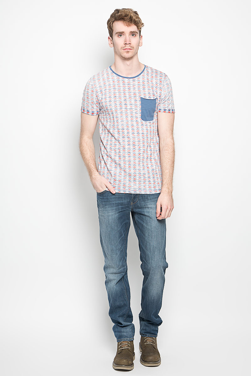 Футболка мужская Tom Tailor Denim, цвет: голубой. 1034427.00.12_6696. Размер L (50)1034427.00.12_6696 Футболка мужская Tom Tailor Denim, цвет: голубой. 1034427.00.12_6696. Размер L (50)1034427.00.12_6696Стильная мужская футболка Tom Tailor выполнена из натурального хлопка. Материал очень мягкий и приятный на ощупь, обладает высокой воздухопроницаемостью и гигроскопичностью, позволяет коже дышать. Модель прямого кроя с круглым вырезом горловины и короткими рукавами. Футболка спереди дополнена небольшим накладным карманом и нашивкой с наименованием бренда, а сзади вышитым символом бренда. Низ рукавов обработан оригинальной подгибкой.Такая модель подарит вам комфорт в течение всего дня и послужит замечательным дополнением к вашему гардеробу.