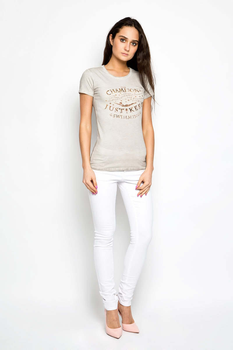 Футболка женская Lee Cooper, цвет: серо-бежевый. W28103-0345. Размер XL (52)W28103-0345 Футболка женская Lee Cooper, цвет: серо-бежевый. W28103-0345. Размер XL (52)W28103-0345Женская футболка Lee Cooper поможет создать отличный современный образ в стиле Casual. Модель изготовлена из натурального хлопка, очень мягкая, тактильно приятная, не сковывает движения и хорошо пропускает воздух.Футболка с круглым вырезом горловины и короткими рукавами оформлена спереди надписями.Такая футболка станет стильным дополнением к вашему гардеробу, она подарит вам комфорт в течение всего дня!