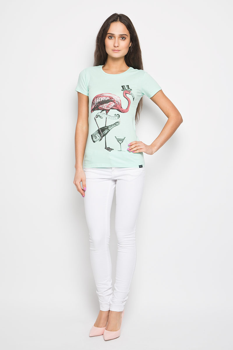 Футболка женская Lee Cooper, цвет: мятный. W28107-0345. Размер XL (52)W28107-0345 Футболка женская Lee Cooper, цвет: мятный. W28107-0345. Размер XL (52)W28107-0345Стильная женская футболка Lee Cooper поможет создать отличный современный образ в стиле Casual. Модель изготовлена из натурального хлопка, очень мягкая, не сковывает движения и хорошо пропускает воздух.Футболка с круглым вырезом горловины и короткими рукавами оформлена спереди ярким рисунком. Такая футболка станет стильным дополнением к вашему гардеробу, она подарит вам комфорт в течение всего дня!