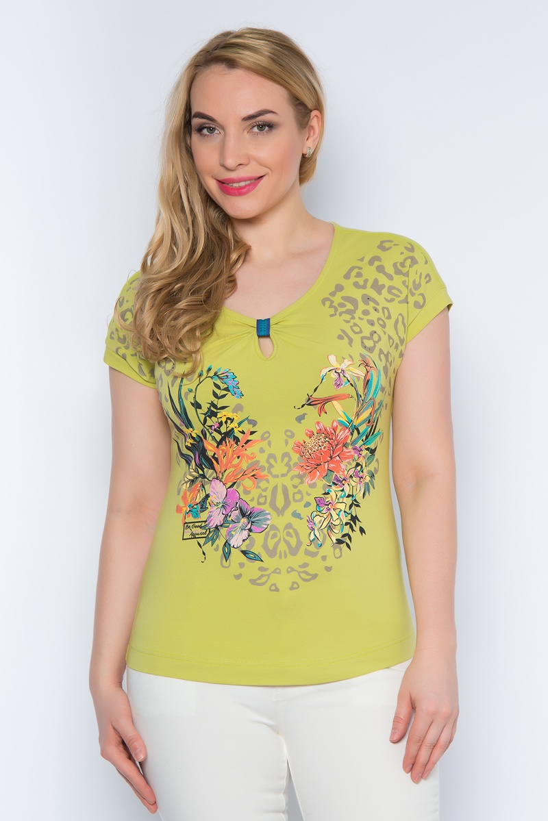 Футболка женская BeGood, цвет: салатовый. SS16-BGUZ-499. Размер 6XL (60)SS16-BGUZ-499 Футболка женская BeGood, цвет: салатовый. SS16-BGUZ-499. Размер 6XL (60)SS16-BGUZ-499Женская футболка BeGood с короткими цельнокроеными рукавами и круглым вырезом горловины выполнена из эластичного хлопка. Футболка украшена крупным цветочным принтом и оформлена мелкими блестящими стразами. На груди изделие дополнено декоративным вырезом и складками.